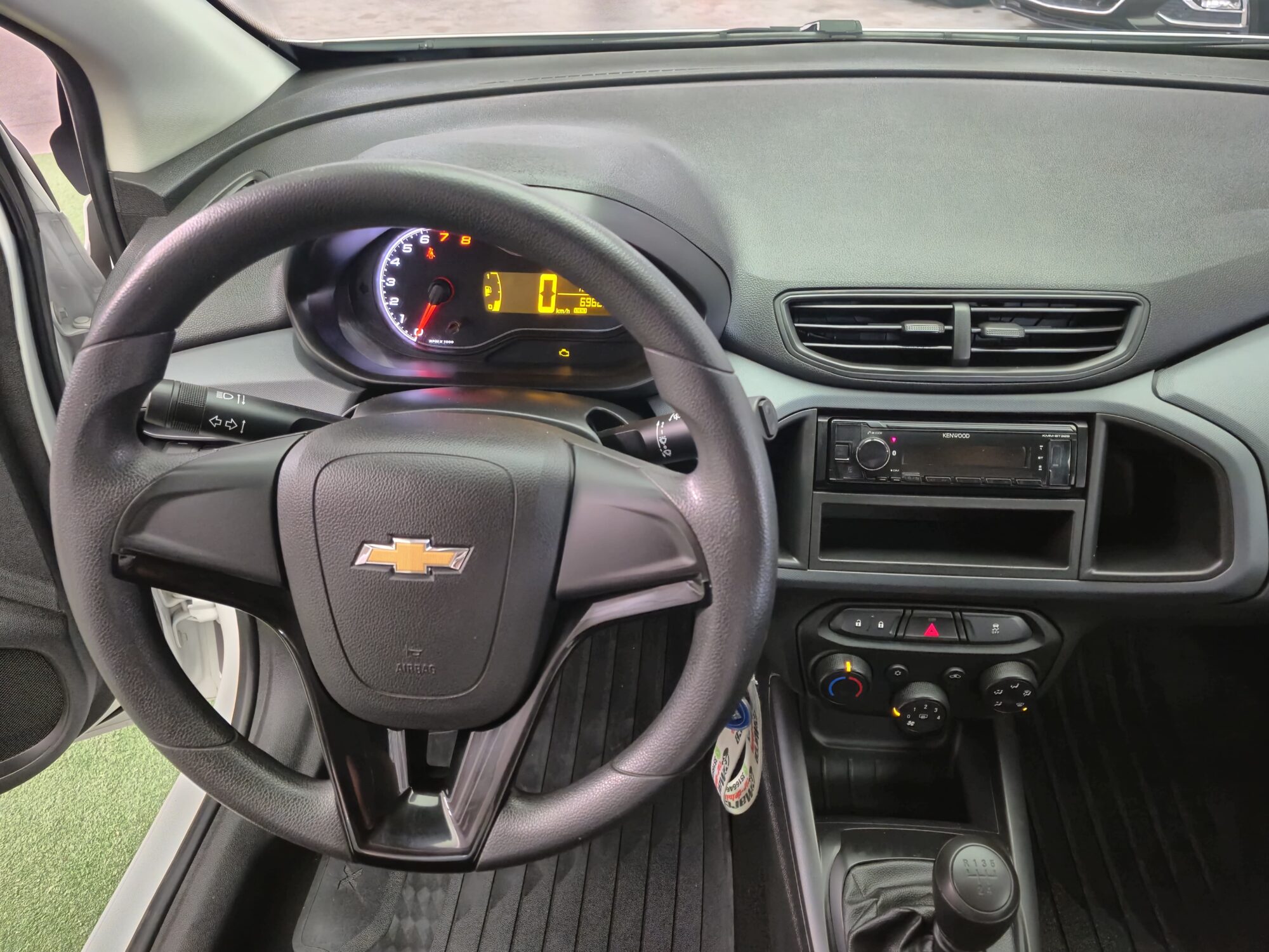Chevrolet Onix 1.4 Joy Black Mt 5 Puertas 2023 - Imagen 8