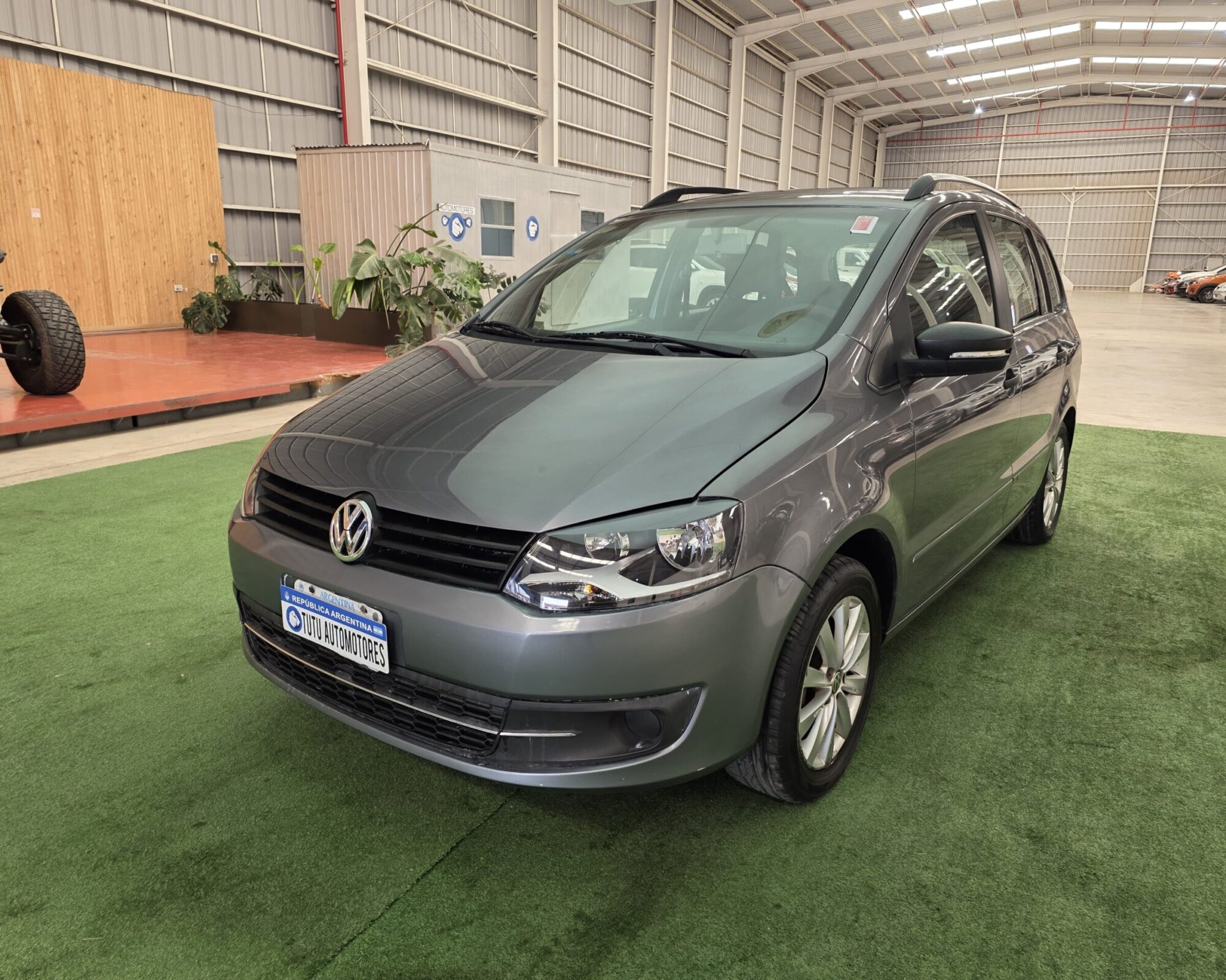 Volkswagen Suran 1.6L 5P Highline C/GNC 2011