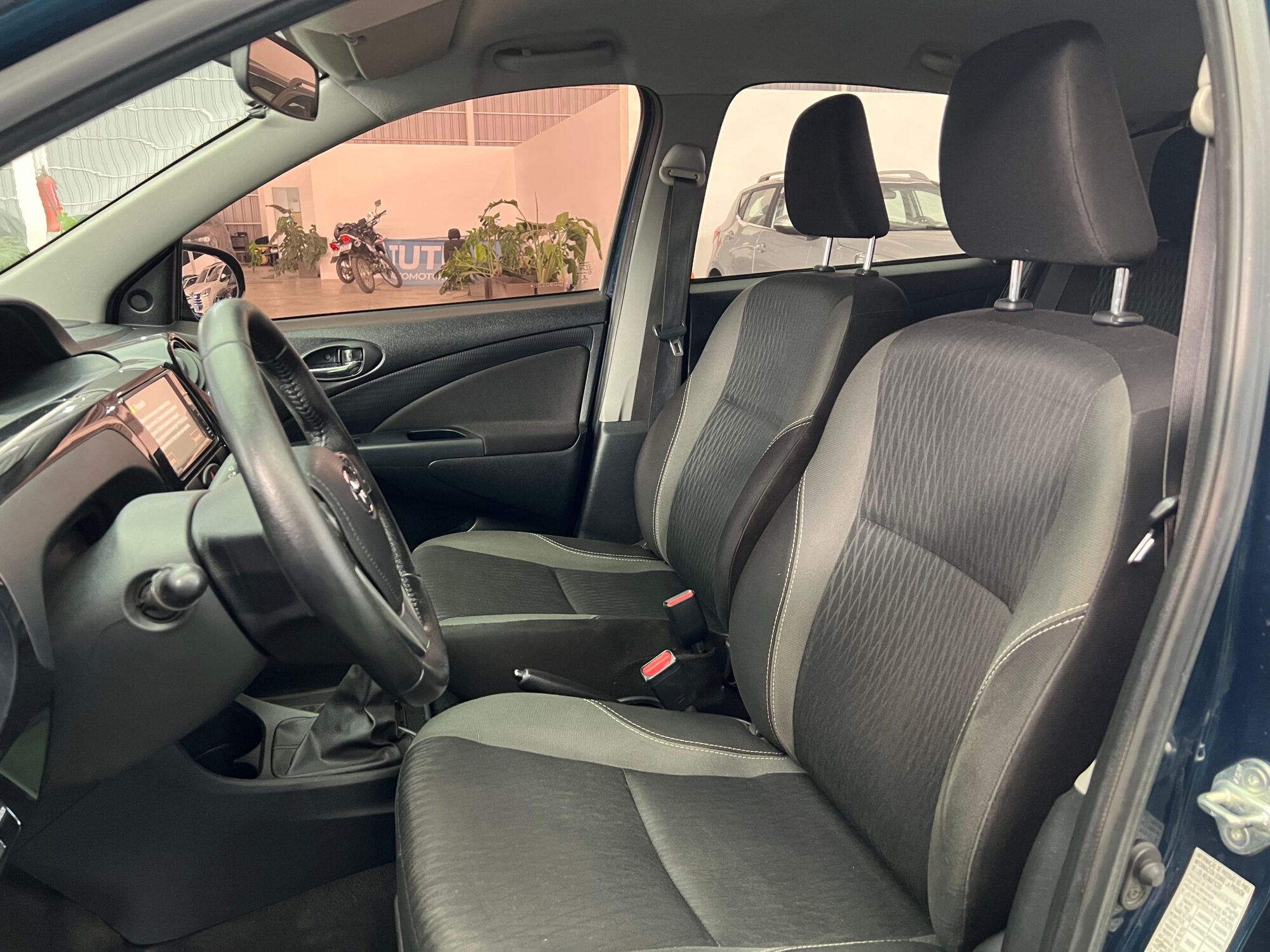 Toyota Etios Xls 1.5 6M/T 5P 2016 - Imagen 13