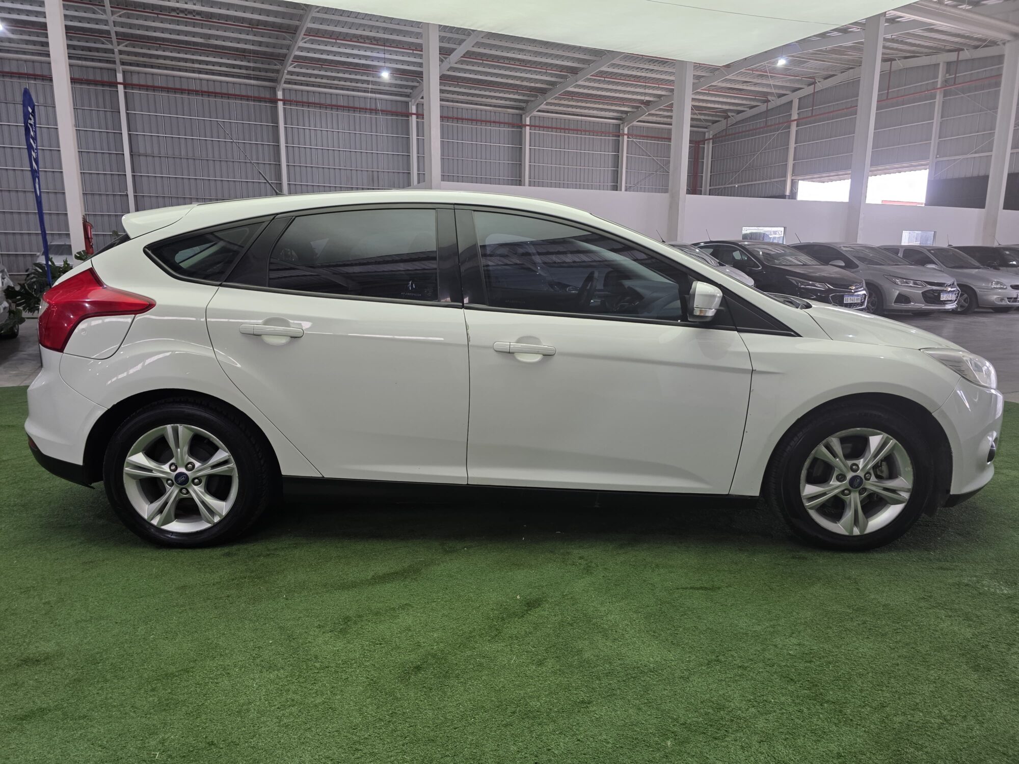 Ford Focus 1.6N S MT 5P 2015 - Imagen 4