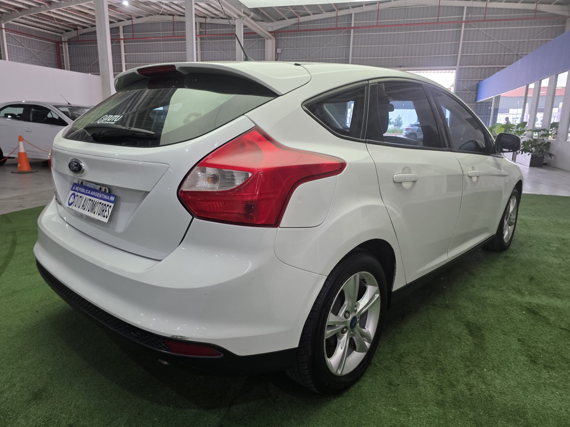 Ford Focus 1.6N S MT 5P 2015 - Imagen 5