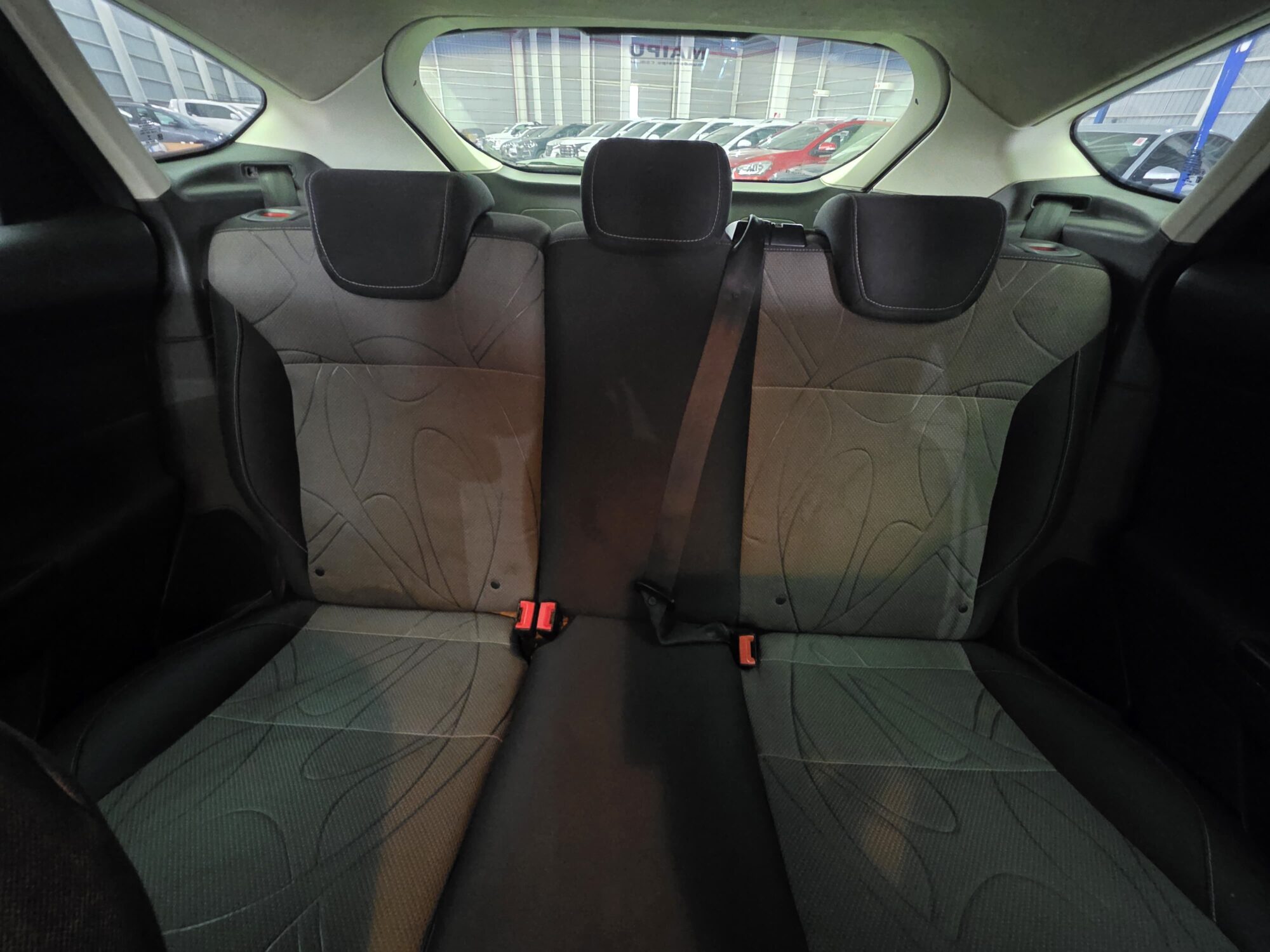 Ford Focus 1.6N S MT 5P 2015 - Imagen 8