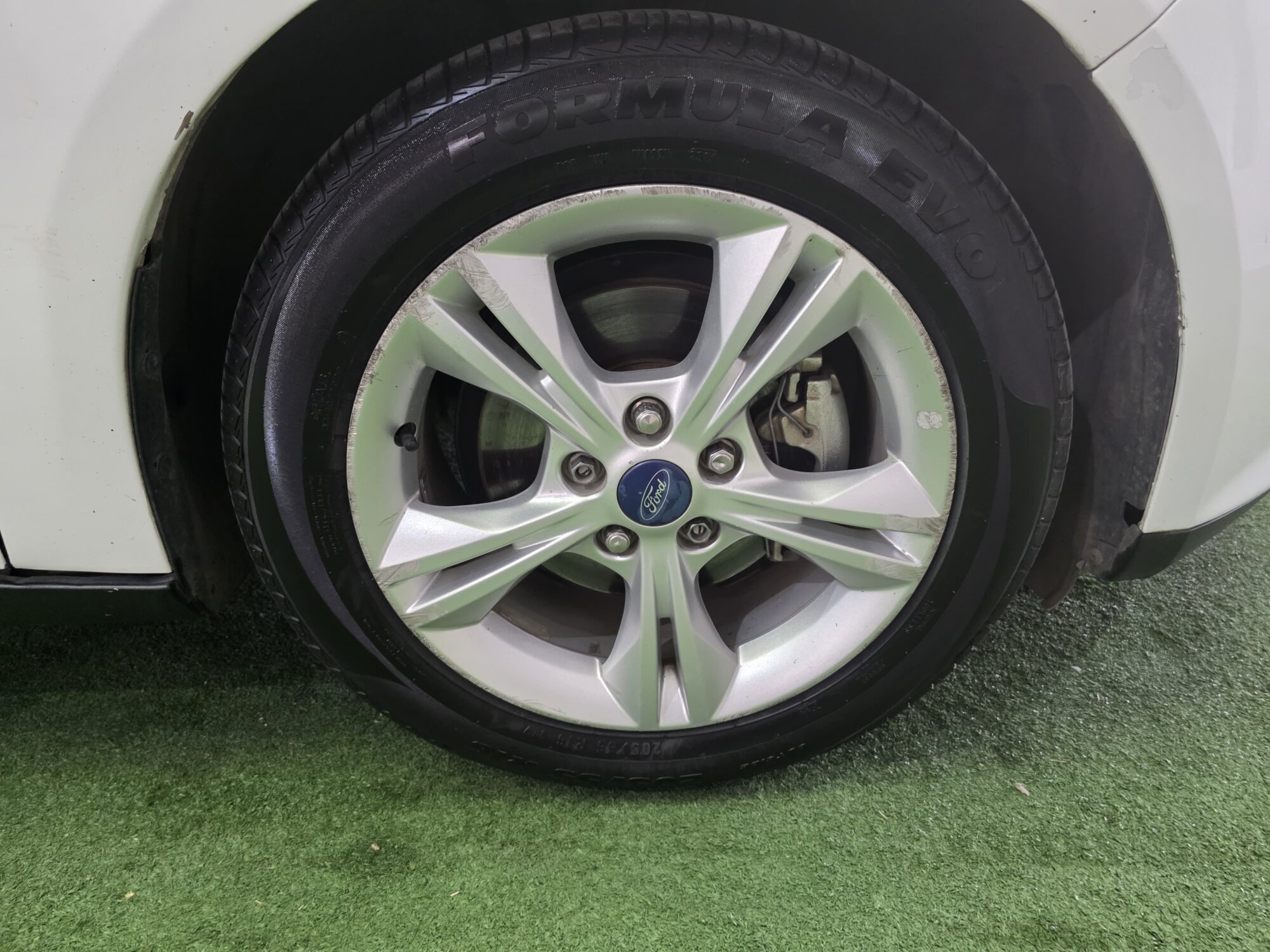 Ford Focus 1.6N S MT 5P 2015 - Imagen 17