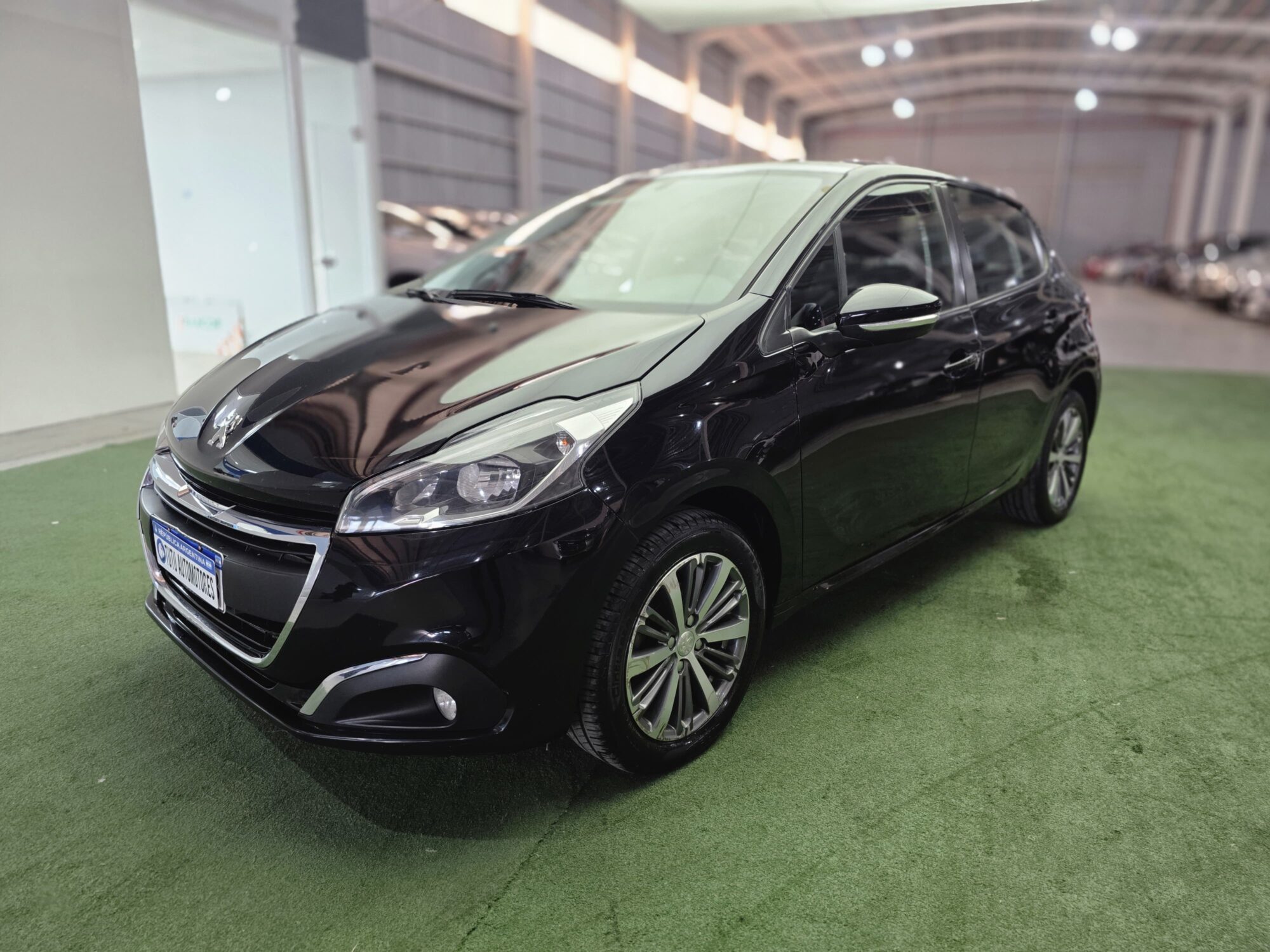 Peugeot 208 Allure1.6 5P MT 2018