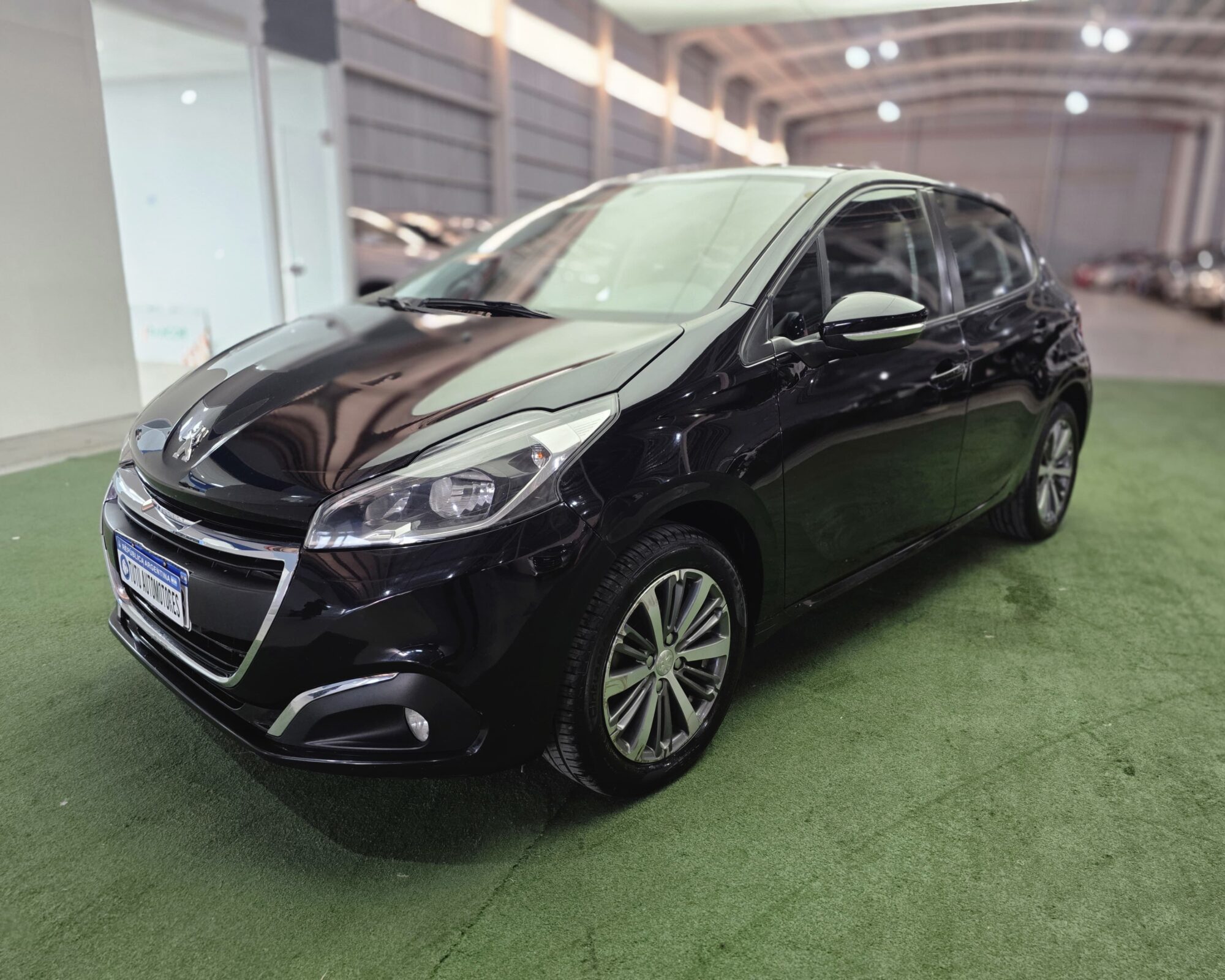 Peugeot 208 Allure1.6 5P MT 2018