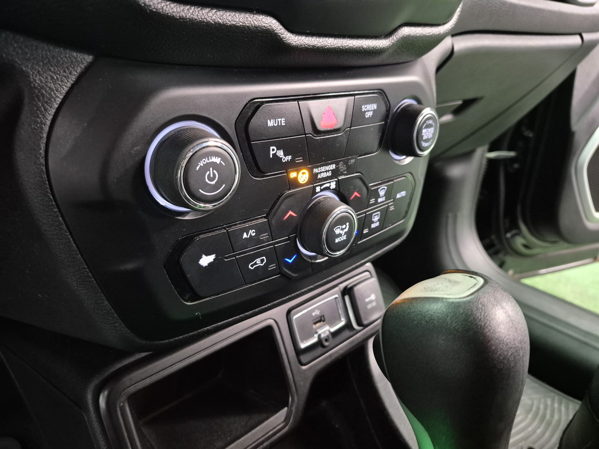 Jeep Renegade Sport 1.8 AT6 2019 - Imagen 18