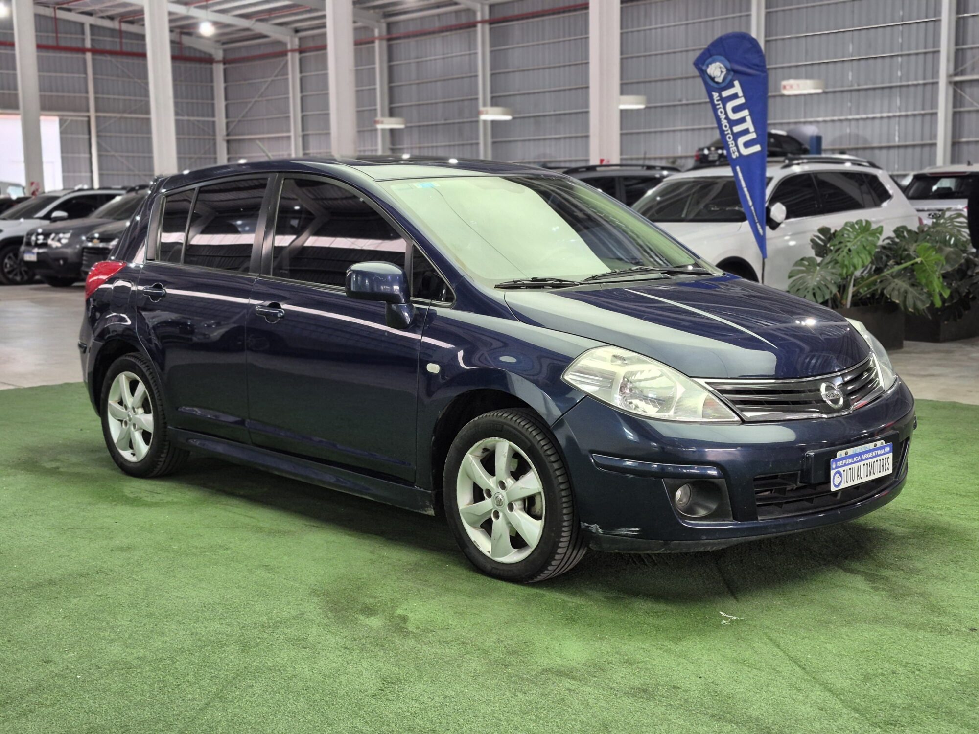 Nissan Tiida1.8 6Mt Tekna 2014