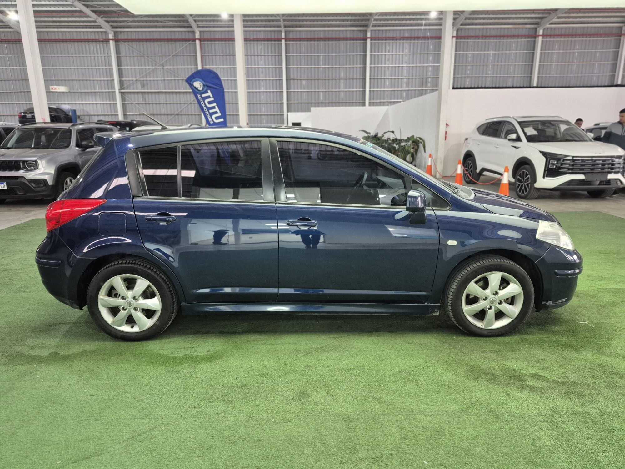 Nissan Tiida1.8 6Mt Tekna 2014 - Imagen 3
