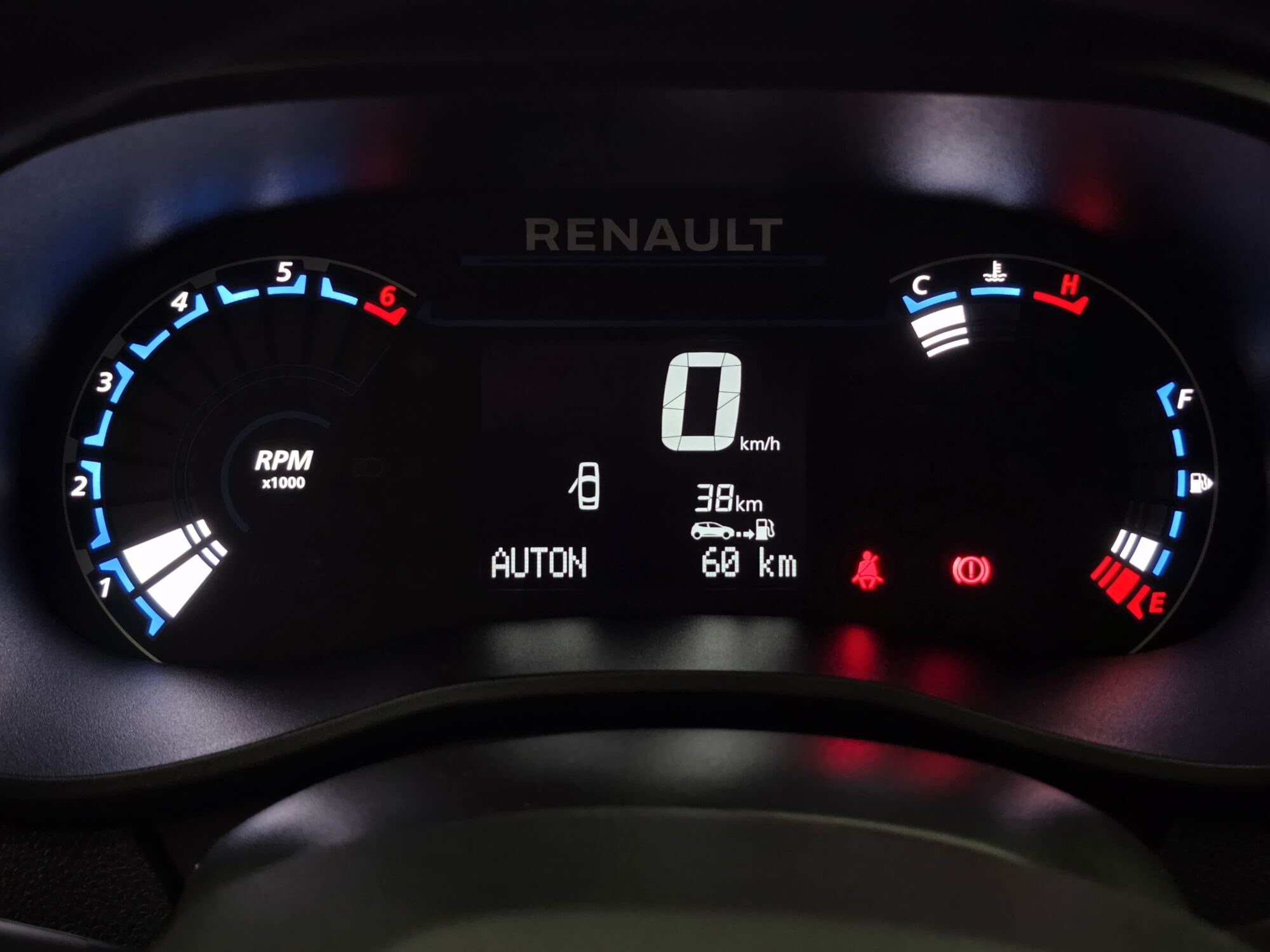Kwid 1.0 Iconic Outside 2025 - Imagen 18