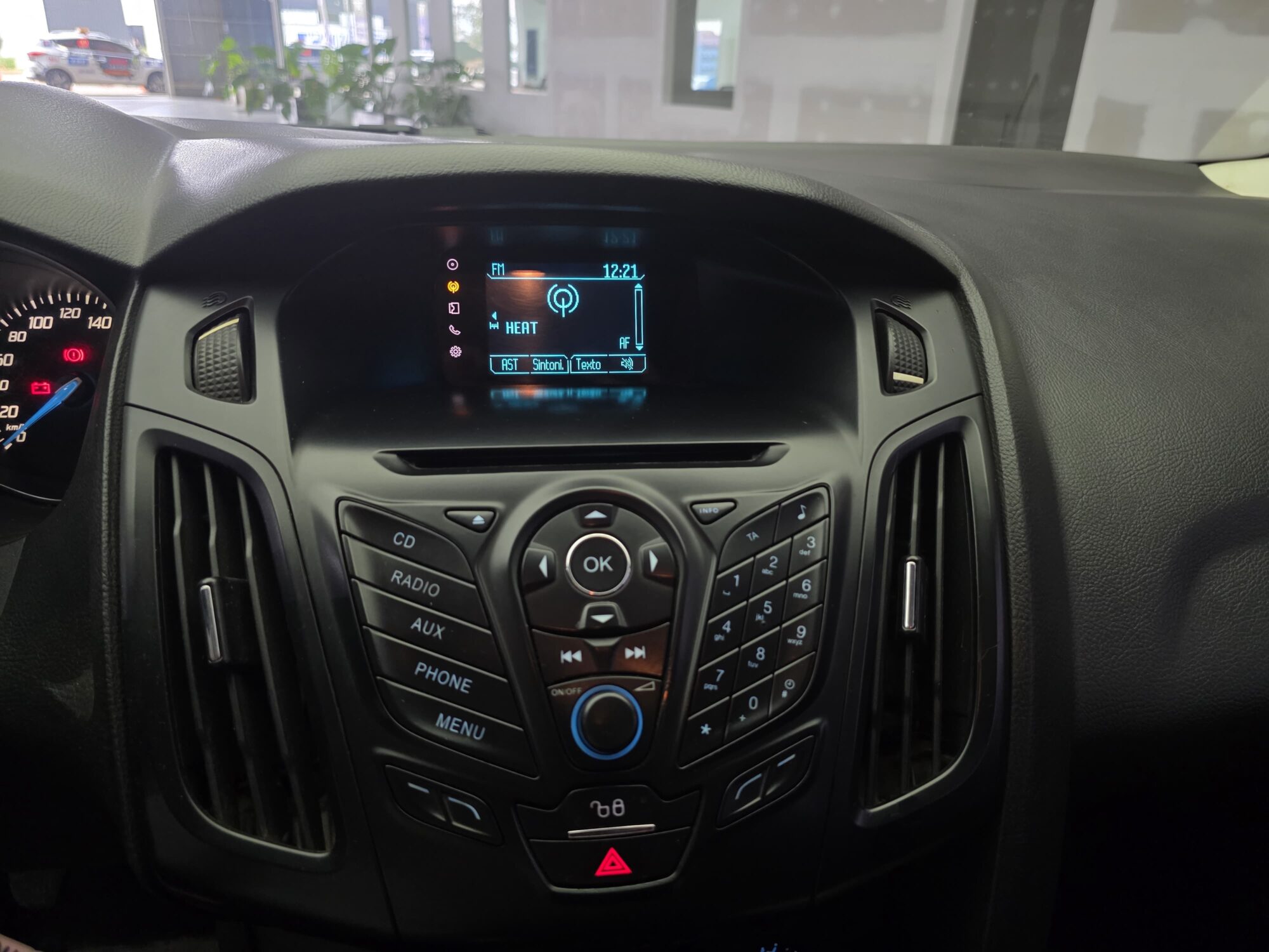 Ford Focus  1.6N S MT 5P 2015 - Imagen 19