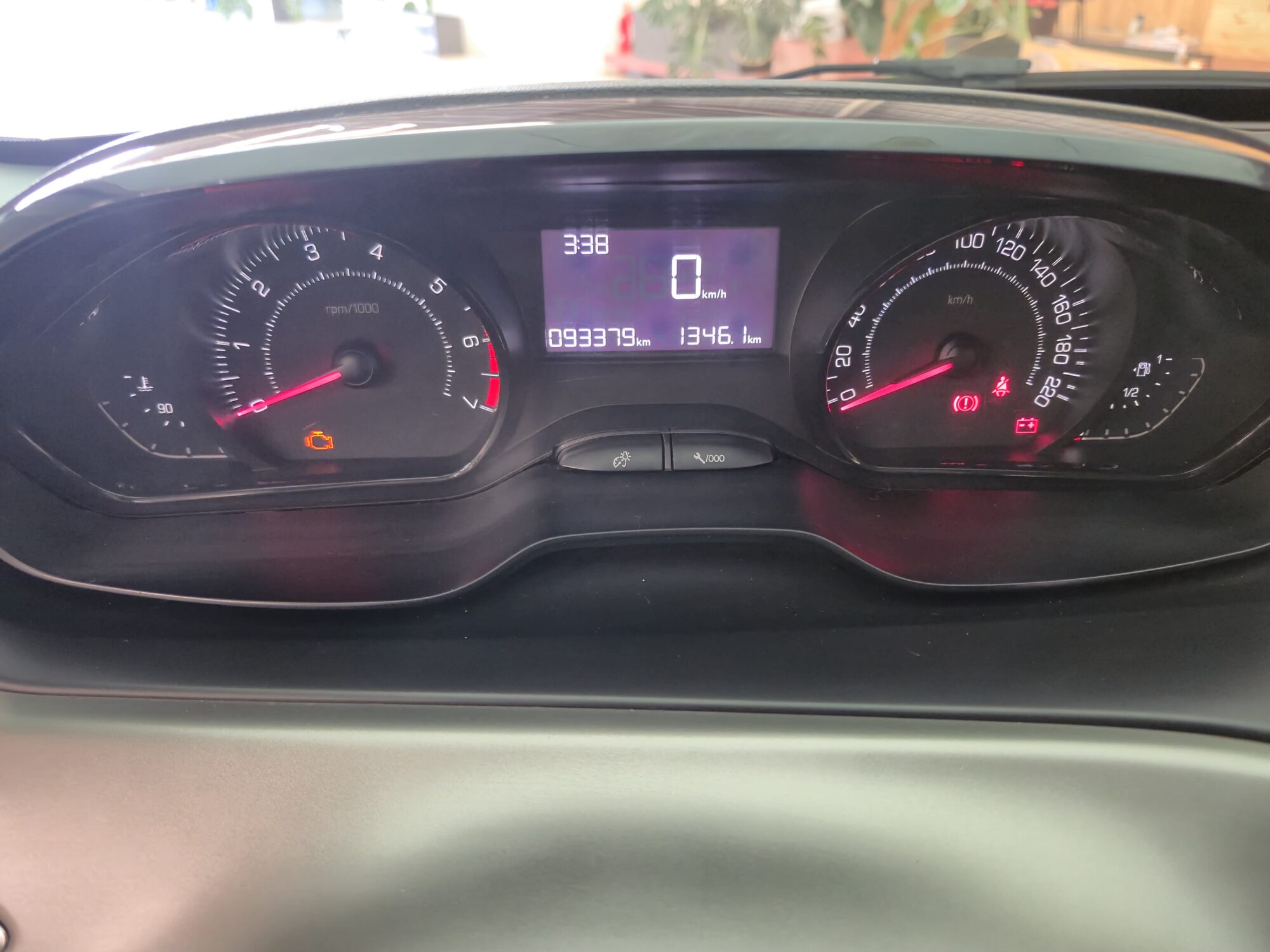 Peugeot 208 Allure 1.6 5p mt 2018 - Imagen 17