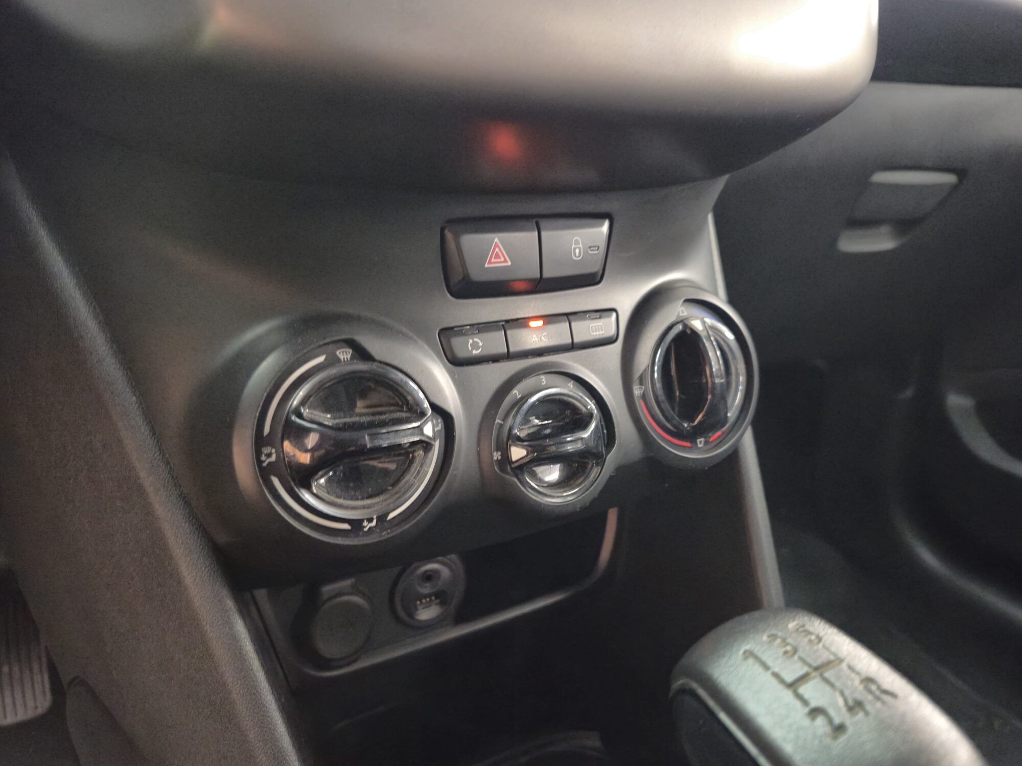 Peugeot 208 Allure 1.6 5p mt 2018 - Imagen 15