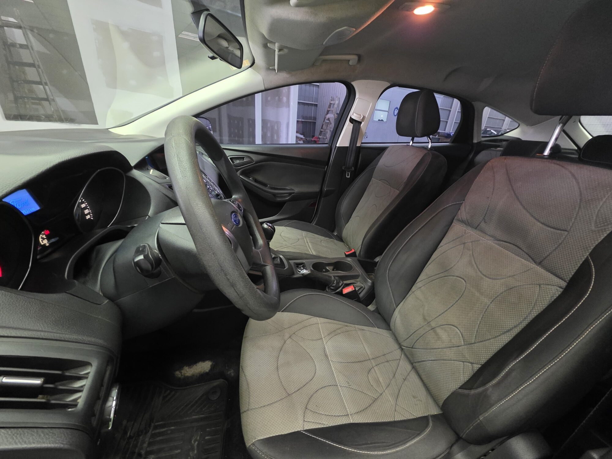 Ford Focus  1.6N S MT 5P 2015 - Imagen 27