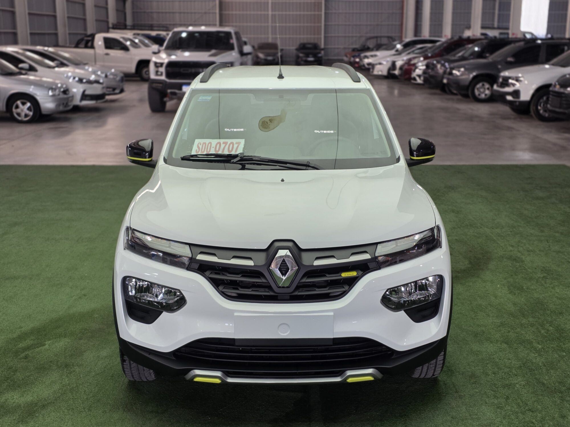 Kwid 1.0 Iconic Outside 2025 - Imagen 3