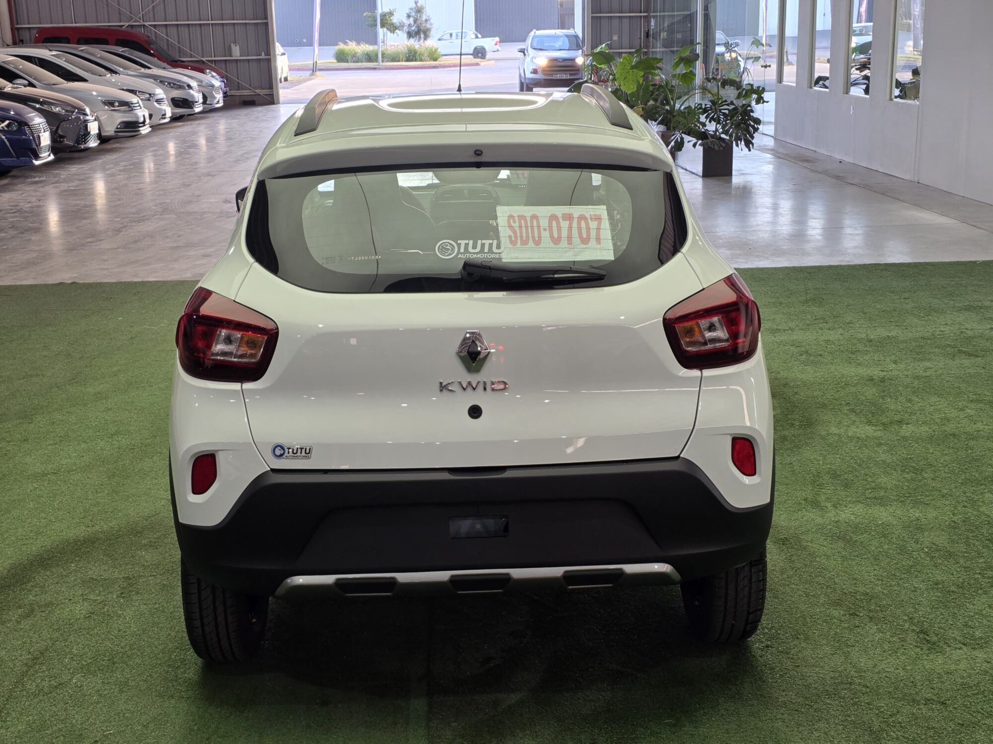 Kwid 1.0 Iconic Outside 2025 - Imagen 5
