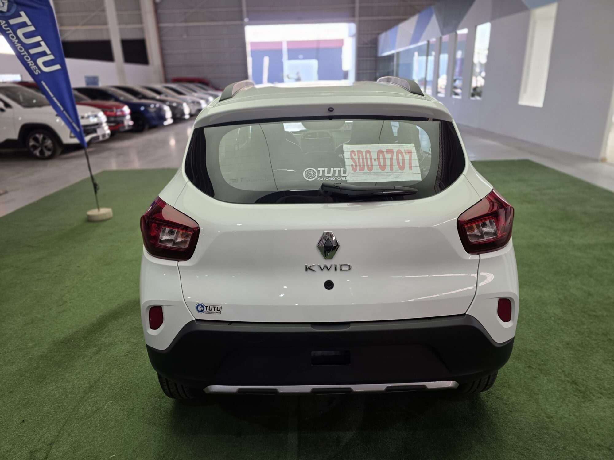 Kwid 1.0 Iconic Outside 2025 - Imagen 6