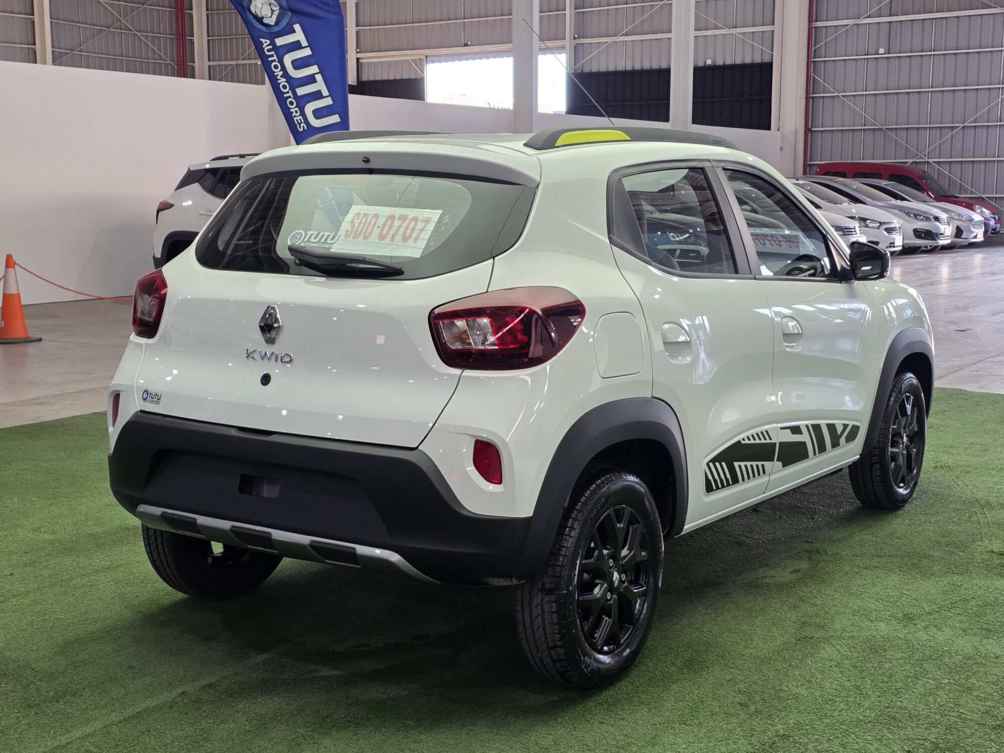 Kwid 1.0 Iconic Outside 2025 - Imagen 9