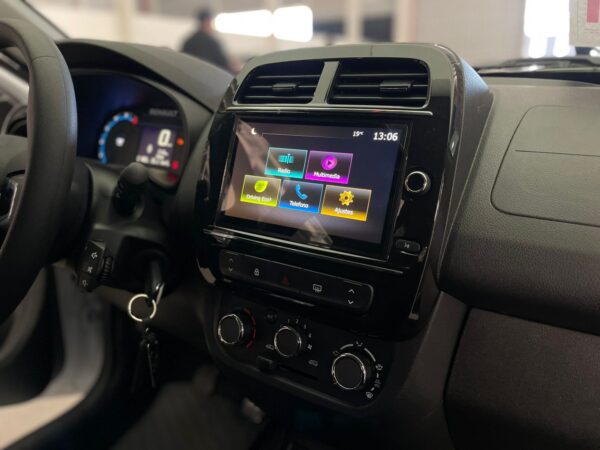 Renault  Kwid Iconic Outsider 1.0 2025 - Image 19