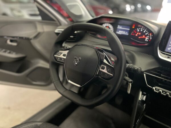 Peugeot 208 Allure 1.6 mt 2025 - Image 17